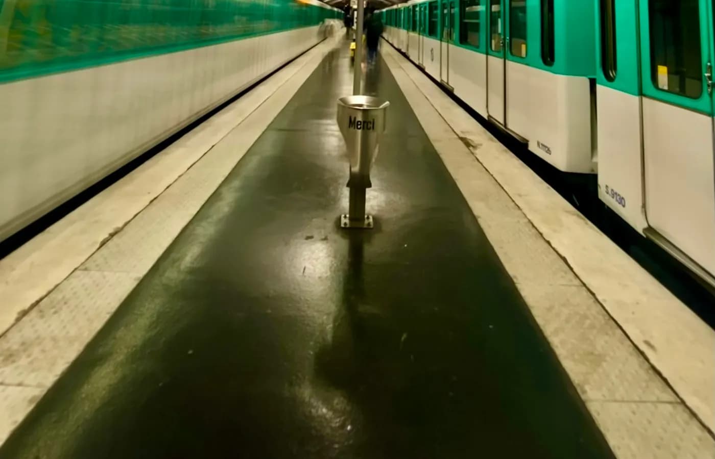 Métro Clichy-Levallois — Levallois-Perret