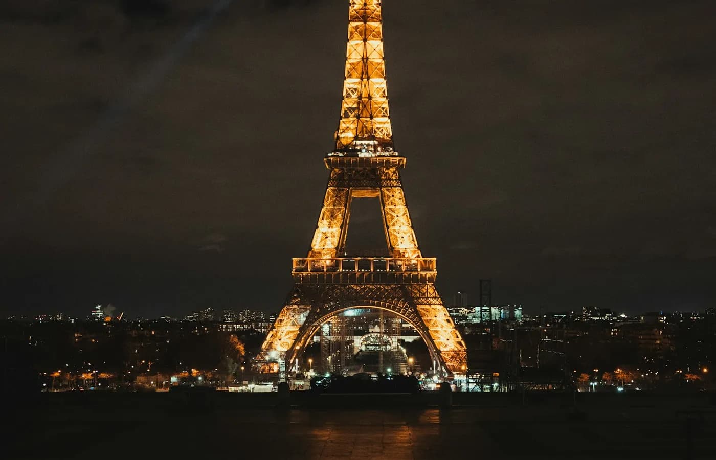 Tour Eiffel illuminée — Paris 7e